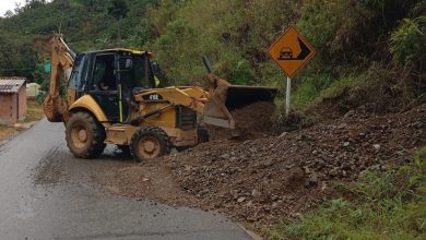 Maquinaria amarilla en vías de Antioquia. Foto/Gobernación