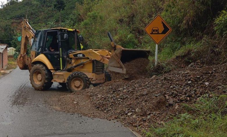 Maquinaria amarilla en vías de Antioquia. Foto/Gobernación