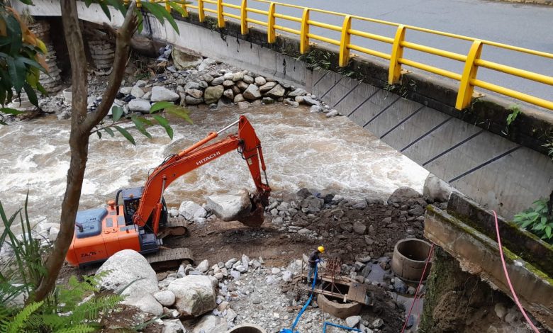 Construcción de Puente afectado por lluvias en Cocorná, Antioquia. Foto/ Invías