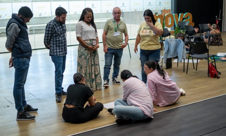 274 servidores de Comisarías se capacitan con Tejiendo Hogares para fortalecer la atención a víctimas de violencia intrafamiliar en Medellín