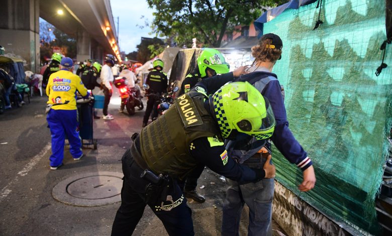 Durante los operativos, se realizaron controles exhaustivos y verificación de antecedentes en hoteles, casinos, bares, discotecas y puestos de ventas informales