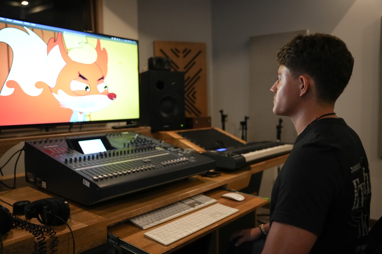 Estiven Sepúlveda en su estudio. Foto/ Alcaldia de Medellín