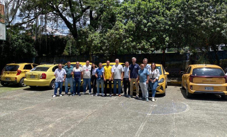 Un grupo de taxistas ahora serán los guías turísticos de la ciudad. Foto/ Cámara de Comercio