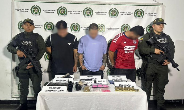 El rescate y la captura de estos hombres se llevó a cabo en el barrio Cristo Rey de Medellín. Foto/Policía Metropolitana