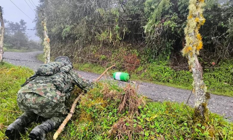 En el lugar también fueron encontrados otros artefactos explosivos. Foto/ Ejército