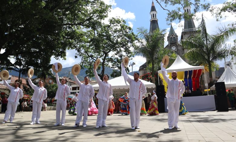 El Ballet Folclórico de La Estrella inicia gira internacional en Argentina. Foto/ Alcaldía
