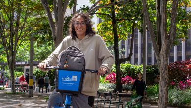 Desplazarse en bicicleta le ayuda a nuestro medio ambiente. Foto/Área Metropolitana
