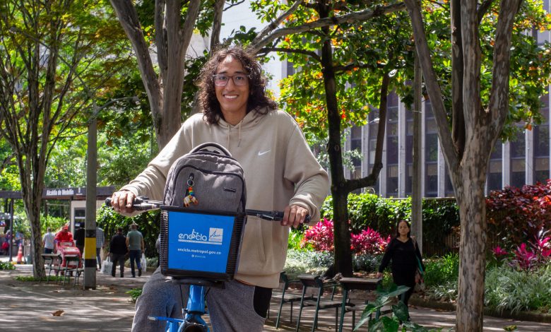 Desplazarse en bicicleta le ayuda a nuestro medio ambiente. Foto/Área Metropolitana