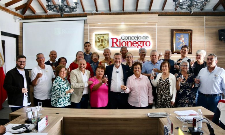 Ellos son los nuevos cabildantes del Adulto Mayor en Rionegro. Foto/Alcaldía