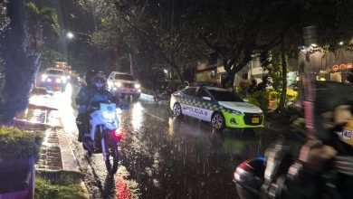 En medio de la lluvia se cumplió la “Caravana de la Seguridad” por la comuna 2 de Bello. Foto/ Alcaldía