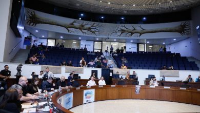 En el Concejo de Medellín se encendieron las alarmas por el caos del mal parqueo que afecta la movilidad. Foto/ Concejo de Medellín