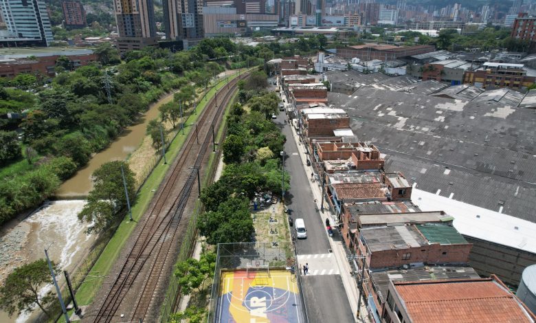 La espera terminó, los habitantes del barrio Santa Cruz de Itagüí, tiene vías pavimentadas