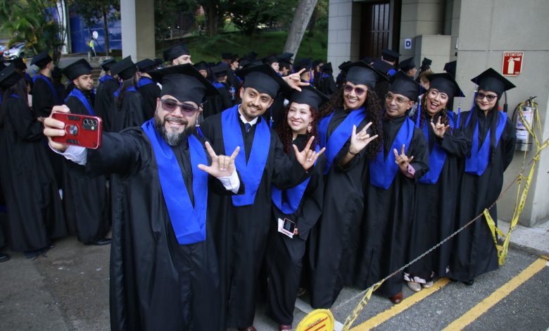 ITM graduó la primera cohorte de interprétes en lenguaje de señas. Foto/ITM