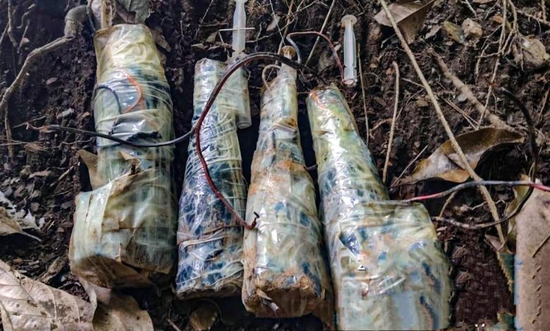 MInas encontradas en zona rural de Ituango. Foto/ Cuarta Brigada