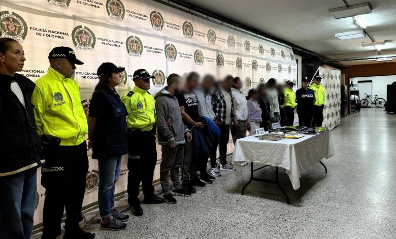Trece personas fueron capturadas en Medellín, Pereira y Cali. Foto/ Policía Meval