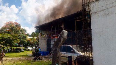 Incendio en Bello consumió dos bodegas. Foto/ Cortesía