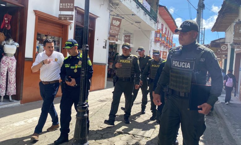 Seis capturas, armas y droga incautadas, resultado de recientes operativos en Abejorral. Foto/Alcaldía