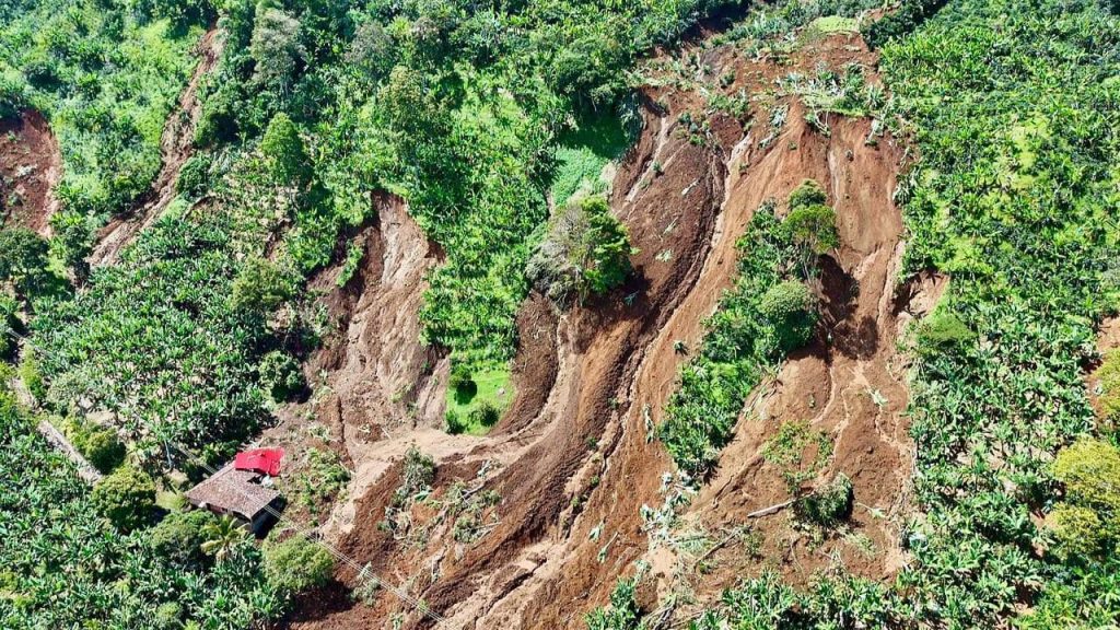 223 personas quedaron afectadas, tras movimiento en masa que cobró la vida de tres personas.
