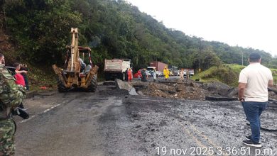 Con paso restringido a un carril amaneció la vía Los Llanos – Tarazá . Foto Invías