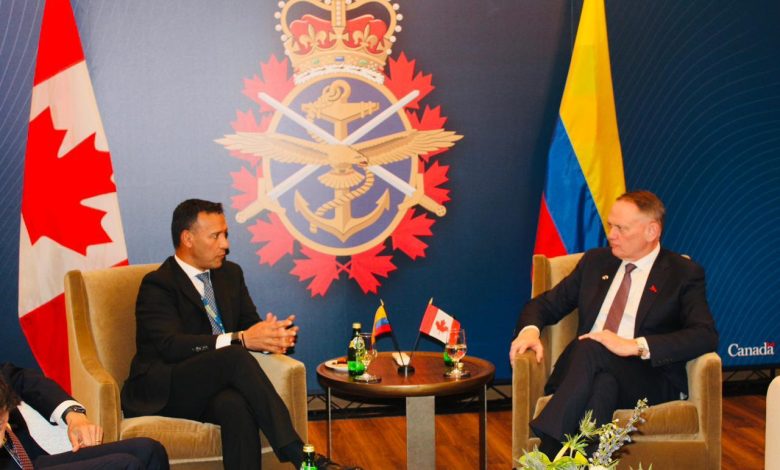 Colombia ofrece a Canadá su experiencia con los aviones Gripen . Foto/ Mindefensa