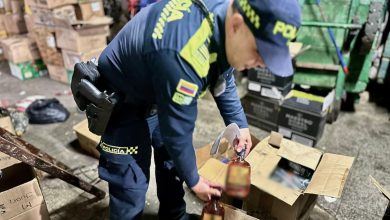 Descubrieron bodega de licor adulterado en El Naranjal, más de 17.000 botellas estaban listas para ir al comercio. Foto/ Policía