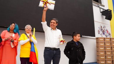 Mauricio Lizcano oficializa su candidatura presidencial con 1,8 millones de firmas.