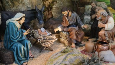 El pesebre está expuesto en la vitrin a de la Cámara de Comercio.