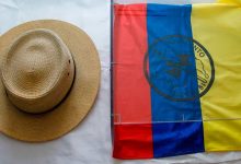 El sombrero de Pizarro hace parte de los elementos representativos del acto de la firma del proceso de paz del M-19, realizado el 8 de marzo de 1990 en el Cauca. Foto/ Presidencia