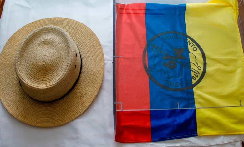 El sombrero de Pizarro hace parte de los elementos representativos del acto de la firma del proceso de paz del M-19, realizado el 8 de marzo de 1990 en el Cauca. Foto/ Presidencia