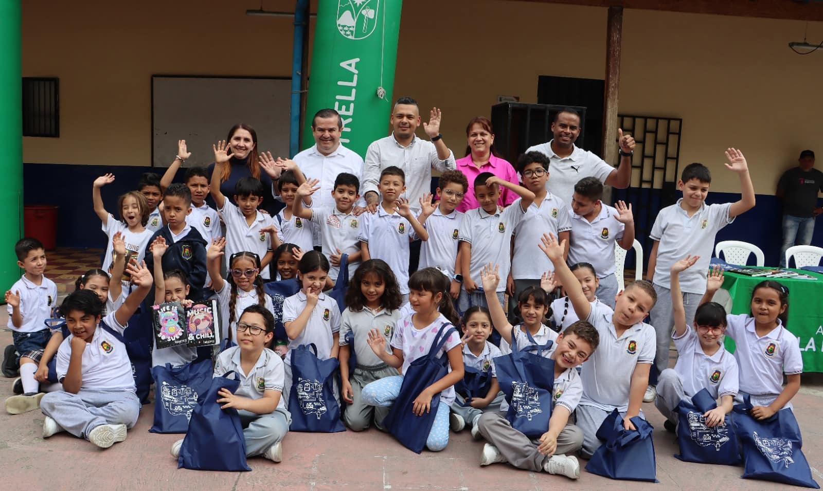 Sonrisas que no tienen precio: estudiantes de La Estrella recibieron ...