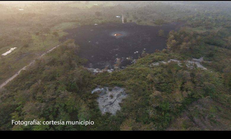 Autoridades hacen presencia por erupción de volcán de lodo en San Juan de Urabá. Foto/ Cortesía