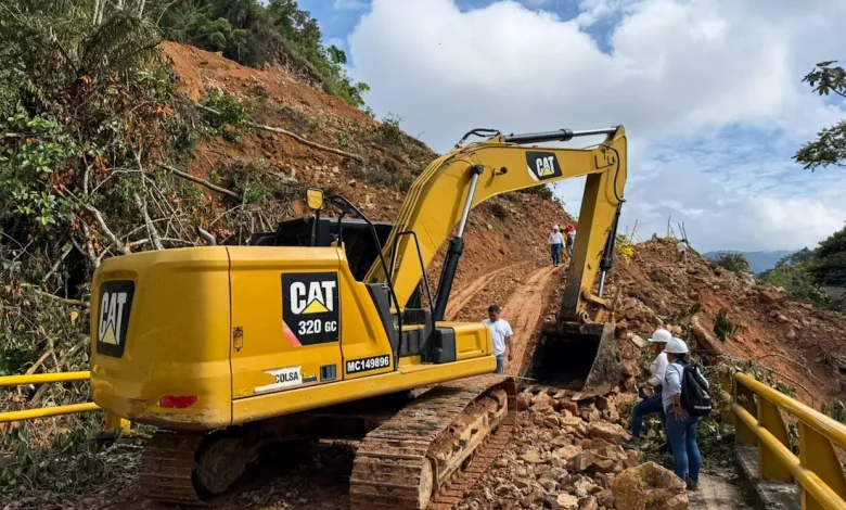 Avanza labores para recuperar la movilidad por la vía Medellín - Bogotá. Foto/Invías