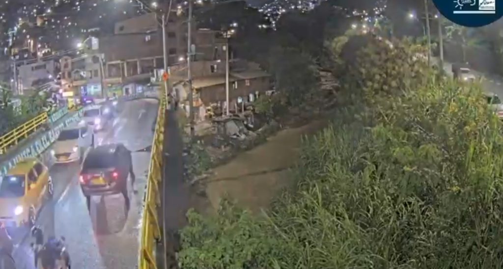 Lluvias intensas y más de 400 descargas eléctricas mantienen en alerta a comunidades