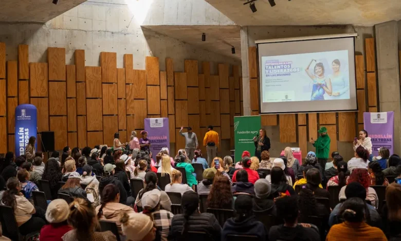 Medellín abre convocatoria que entregará $9.500.000 a mujeres líderes y talentos de la ciudad