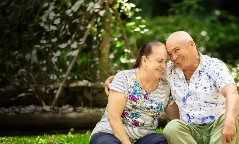 Pensionados de Confiar Cooperativa Financiera recibiendo su primera nómina pensional en Colombia. Foto/Confiar