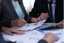 Abren investigación por presunta participación en política