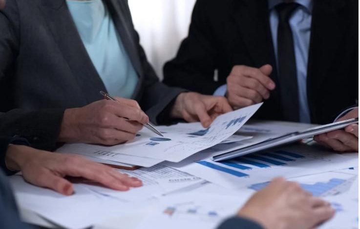 Abren investigación por presunta participación en política