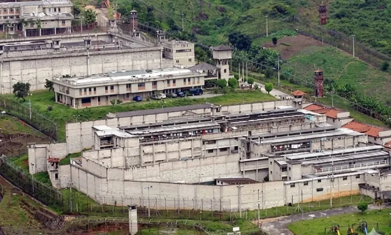 Escándalo en la cárcel de Itagüí por fiesta con licor, artistas y presuntas irregularidades en seguridad que ya generan investigaciones disciplinarias.