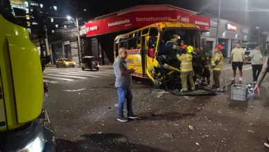 Colisión entre dos buses en el centro de Medellín deja 10 personas lesionadas