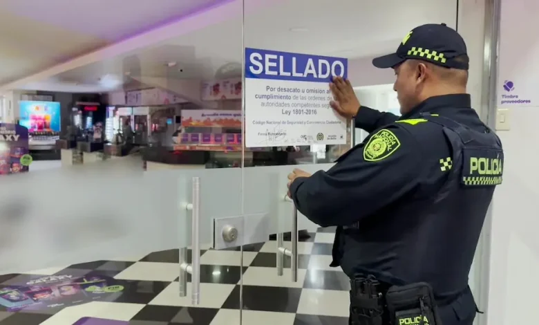 Cierran dos locales en Puerta del Norte durante operativo de control en Bello