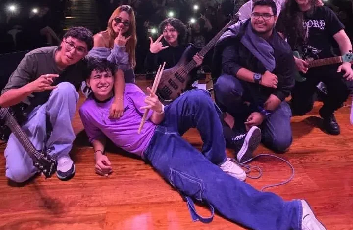 “El bajo sí se escucha”, una banda de rock juvenil . Foto/ Alcaldía