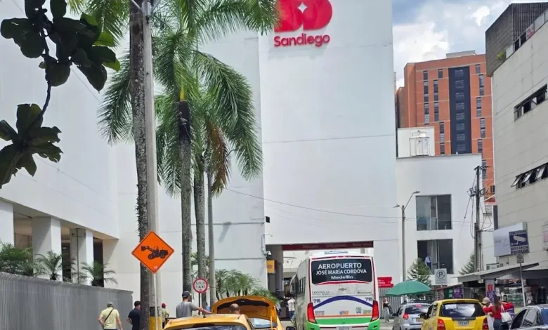 Ahora el bus para el aeropuerto se toma en el Centro Comercial San Diego.
