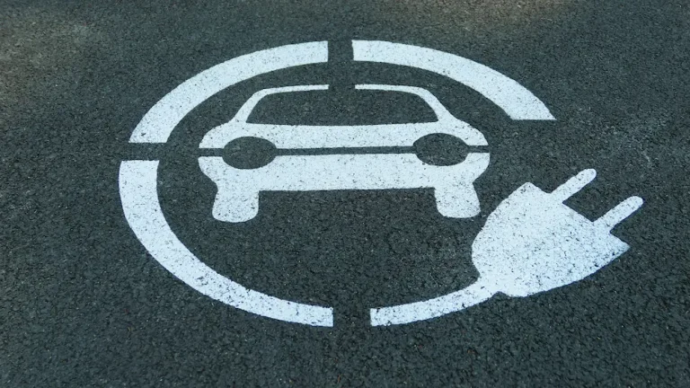 Arkadia cuenta con un clúster permanente de movilidad eléctrica e híbrida.