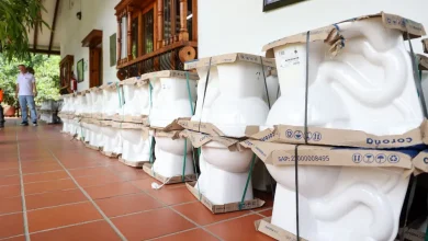 Hoy en Bello, la alcaldía entregó kits de mejoramiento de vivienda. Foto/ Alcaldía