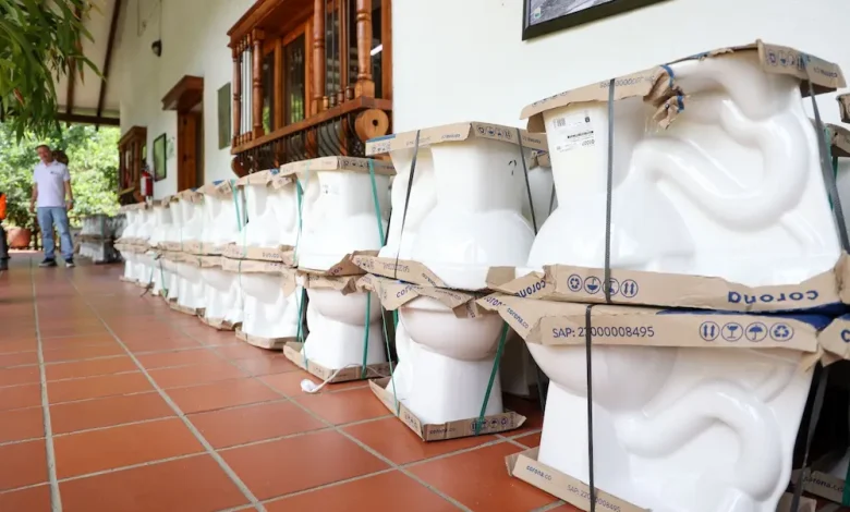 Hoy en Bello, la alcaldía entregó kits de mejoramiento de vivienda. Foto/ Alcaldía