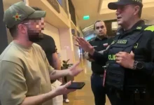 Extranjero capturado por presunta agresióna a menor en sala de cine. Foto/ Policía