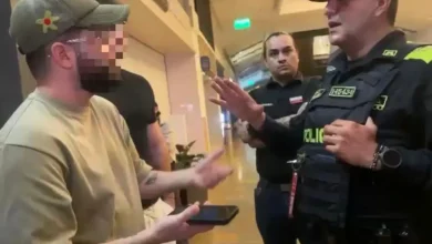 Extranjero capturado por presunta agresióna a menor en sala de cine. Foto/ Policía