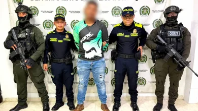 Otras tres personas también fueron capturadas. Foto/ Policía