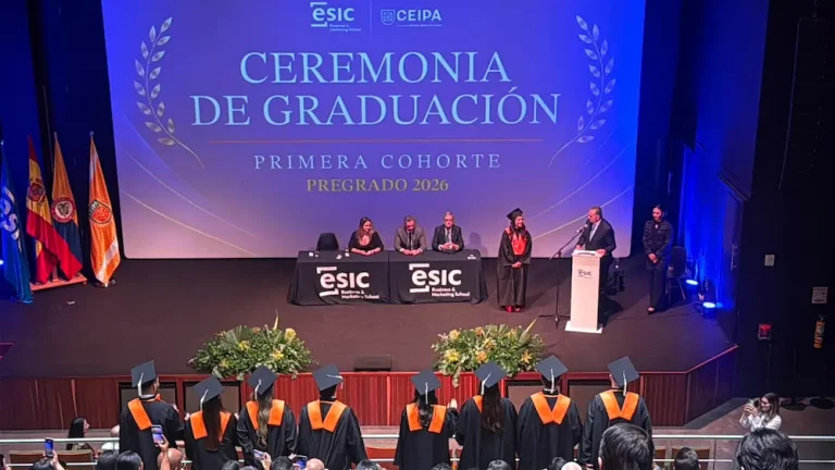Se gradúo la primera cohorte en Digital Business