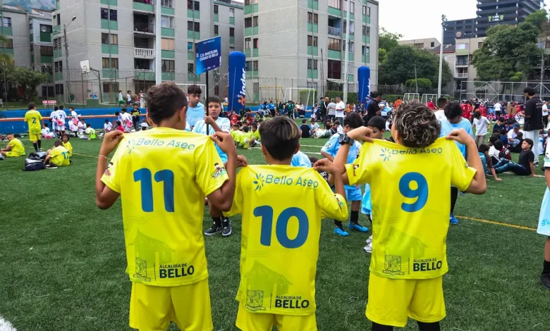 Niños de Antioquia cambiaron reciclaje por uniformaes